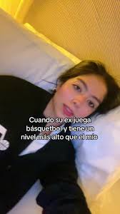 Chica Que Juega Basquetbol Y Alex