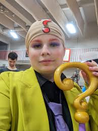 Tips for wearing makeup and wigs while sweating?