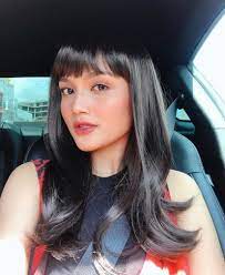 Fazura melengkapkan portfolio kerjayanya bagi tahun 2017 dengan cabaran baru dalam memantapkan bidang nyanyian. Artis Wanita Baru Malaysia 2018