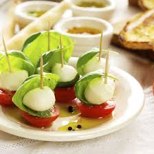 Brochettes De Tomates Cerise A La Mozzarella Recette En 2020 Tomates Cerises Recette Aperitif Dinatoire Apero Tomate Cerise