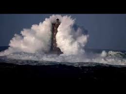 Jun 17, 2021 · avant de se produire trois semaines au festival off d'avignon du 7 au 31 juillet, la compagnie professionnelle « terrain vague » propose six représentations à la boîte à rire, 37, rue de. Phare Du Four Vagues Enormes Suite A La Tempete Fionn Youtube