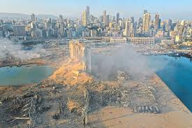 Über der gesamten hafengegend lag eine riesige rauchwolke. Uber 100 Tote Nach Explosion In Beirut