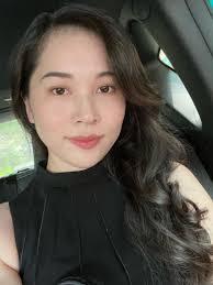 Vợ Á hậu kém 16 tuổi ăn mặc đồng điệu với Shark Hưng, không túi tiền tỷ vẫn  át cả dàn "nữ cá mập"