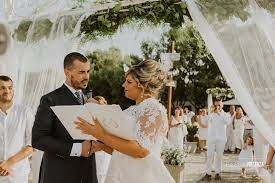 Il matrimonio al mare è il sogno di tante ragazze, che desiderano pronunciare il fatidico 'sì' in spiaggia e cullate dal rumore delle onde. Matrimonio In Spiaggia Quali Sono I Costi G Eventi Wedding Planner
