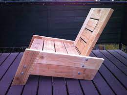modern vintage reclaimed wood deck chair by betogonzalezwood pallet furniture outdoor wood diy outdoor chairs