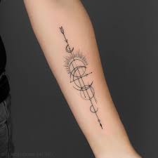 Srdce, které zobrazuje i lásku k metalu. Tetovani Na Vnitrni Stranu Predlokti In 2021 Tattoos Forearm Tattoos Tattoos For Guys