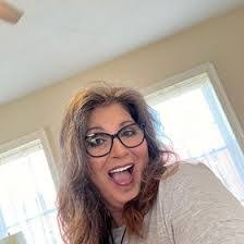 Shelly Grady's Instagram, Twitter & Facebook