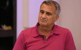 Şenol güneş, pazartesi günü mutlak zafer parolasıyla çıkacakları fenerbahçe derbisi öncesinde 11'ini şekillendirmeye başladı. Senol Gunes Fenerbahce Hakkinda Konustu Milli Takimdan Sonra Ne Yapacagini Da Acikladi Internet Haber