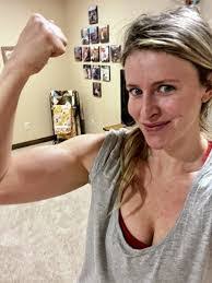 Amanda Senter's Instagram, Twitter & Facebook