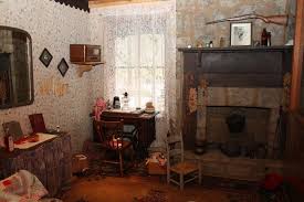 How Dolly Parton S Childhood Home Became The Dollywood Empire Curbed Dolly parton official source for latest news, tour schedule info and history including business, career, family, movies, music and more. how dolly parton s childhood home