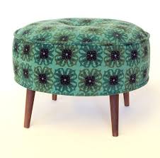Pouf Repose Pied Tabouret Banc Rembourre Tissu Serigraphie Motif Vintage Vert Et Noir Pattes En Noyer Ottoman Footstool Round Ottoman Ottoman