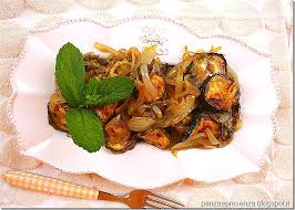 Il sapore agrodolce di questo piatto siciliano in sicilia l' agrodolce torna in moltissime ricette, basti pensare alla nota, e molto amata, caponata di per realizzare la zucchina siciliana in agrodolce, prendete 8 zucchine medie, dopo averle lavate. Panza Presenza Le Zucchine In Agrodolce Alla Siciliana