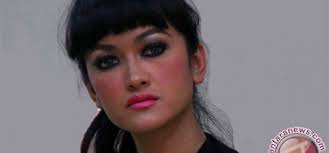 Julia Perez Ditahan Kejaksaan Agung