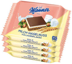 Die waffeln sind zart und schmelzen auf der zunge. Milch Haselnuss Knusper Snack Vollkornflakes Manner 4x25g Manner Schnitten Aus Osterreich At