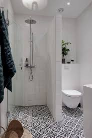 Its like they blew their budget on that shower and left the rest of the bathroom as is… 30 Stunning Small Bathroom Ideas On A Budget Shairoom Com Small Bathroom Layout Small Bathroom Bathroom Design Small