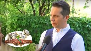 Jocurile video sunt o modalitate populara de petrecere a timpului liber, care antreneaza imaginatia si dorinta de a castiga in randul copiilor, adolescentilor si adultilor. DependenÅ£a De Jocuri Video Oficial O BoalÄƒ Youtube