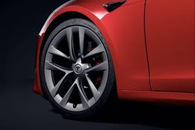 The new versions bring updates to the powertrain and design of the model s, with more power, acceleration, and speed, as well as a refined interior. Tesla S New Model S Plaid Is The Fastest Production Car Ever Man Of Many