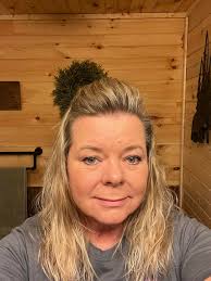 Oily skin makeup and hairstyle suggestions