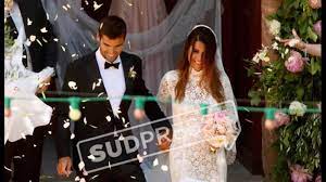 En attendant, la jolie brune a posté une belle photo d'elle au soleil et allongée sur un transat. Mariage De Karine Ferri Et Yoann Gourcuff Les Photos Exclusives Video Dailymotion