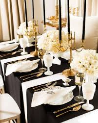 The Black White And Golden New Year S Eve Gatsby Themed Party Table Decoration Gold Table Setting Wedding Table Settings Table Settings