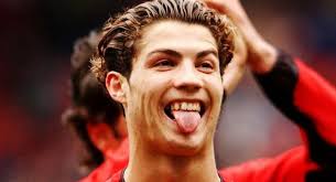 Προκλητική φωτογραφία της αδερφής του ρονάλντο με τον μέσι να τον προσκυνά (pic). Agnwristos O Kristiano Ronalnto Prin Tis Plastikes Epembaseis Diaforetiko