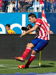 Dalam peraturan permainan sepak bola, jumlah formasi pemain adalah 11 orang. Koke Wikipedia Bahasa Melayu Ensiklopedia Bebas