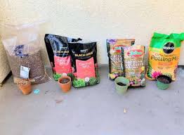 An ideal rapid draining growing mix for succulent plants its balanced blend of bark, compost, worm castings, and perlite or pumice or cinders encourages vigorous growth while ensuring ample aeration and drainage that most cacti, bromeliads an ideal rapid draining growing mix for succulent plants. Four Popular Succulent Soil Comparison Succulent Plant Care
