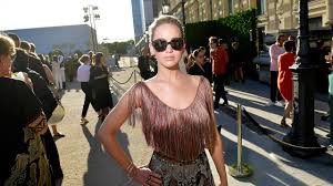 Still dating her boyfriend chris martin? Jennifer Lawrence S Boyfriend Darren Aronofsky Doesn T Understand Her Housewives Obsession Vanity Fair