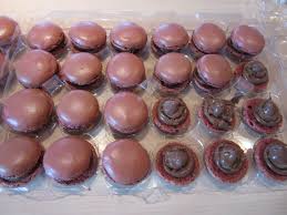 Macaron Ganache Chocolat Au Lait Et Croquant Noisettes Ganache Chocolat Au Lait Recettes De Patisserie Chocolat Au Lait