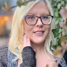 Erin Bemis's Instagram, Twitter & Facebook