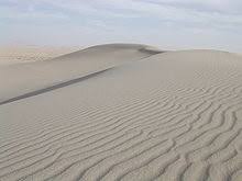 يعد عطر دونا من أحدث وأرقى العطور النسائية ذات الطابع الغربي في نخبة العود، حيث يتكون من الفلفل الأحمر وزهرة الماندرين في قمته العطرية، بالإضافة لإحتوائه . Duna Wiktionary