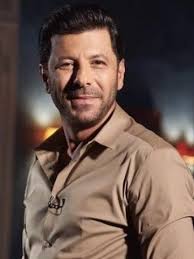 محمد عندنا ، حيث حذف الخبر هنا وهو : A5tts7w7pqf2em