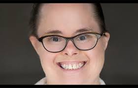 Fallece actriz con Síndrome de Down, Andrea Fay Friedman