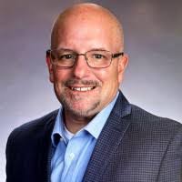 Mimi Strauss's Instagram, Twitter & Facebook