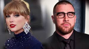 Taylor Swift wraps arm around Travis Kelce in post-game photo