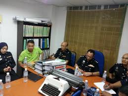 Balamurugan ditemui mati dalam lokap di ibu pejabat polis daerah (ipd) klang utara pada awal pagi. Balai Polis Klang Utara Spdrm Daerah Klang Utara 28 Julai 2014 Klang Utara Polis Daerah Klang Utara Klang Malaysia