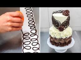Watch our video on how to decorate a cake for more piping techniques you can use all sorts of sweets and chocolates to give different effects be it childlike, funky, glamorous or girlie. Chocolate Decoration Cake Decorando Con Chocolate By Cakes Stepbystep Youtube