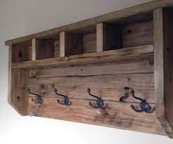 Farmhouse Coat Hanger From Pallet Wood Woodworking Projects Wood Projects Wood Pallets