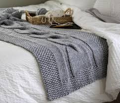 Cercavo da tempo questo accessorio d'arredo per la camera da letto ma non lo trovavo. Bed Runner Knitting Pattern River Of Dreams Cable Blanket Throw Knit Gift Modern Christmas Wedding Pdf Instant Download Fascia Da Letto Runner Lavoro All Uncinetto