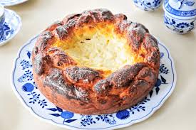 Über einen kuchen shop kann man allerdings nicht nur einen kuchen bestellen, sondern diesen auch nach dem eigenen wunsch verzieren lassen. Pasca Rumanischer Osterkuchen Handmade Kultur