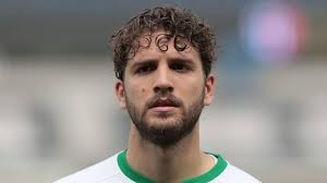 Manuel locatelli (born 8 january 1998) is an italian footballer who plays as a midfielder for serie a club sassuolo and the italy national team. Juve Transfer News Bianconeri Set To Sign Manuel Locatelli