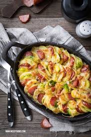 Kartoffelgratin Mit Kase Gruyere Kabanos Und Rosenkohl Le Creuset Verlosung Nicest Things Kartoffelgratin Mit Kase Kartoffelauflauf Rezept Rezepte