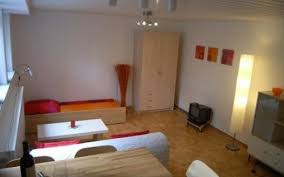 25 qm, komfortables bad mit dusche, küchenzeile, kleiner flur alte holzdielen, hoh. Bed Breakfast Stuttgart Gunstige Unterkunfte Fur Ubernachtungen