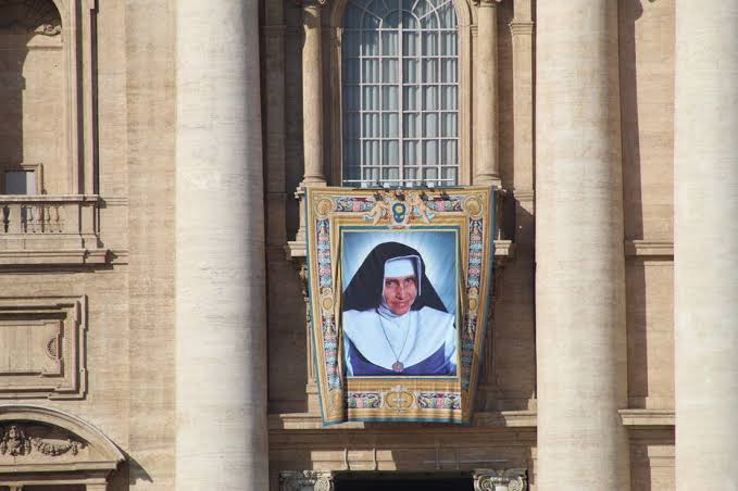 Resultado de imagem para Irmã Dulce na Praça de São Pedro no Vaticano