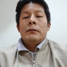 PINTURA FACIAL ASHÁNINKA Un símbolo de identidad cultural y conexión con la  naturaleza. Los diseños geométricos y simbólicos se aplican en el rostro  utilizando achiote, un pigmento natural que aporta un tono