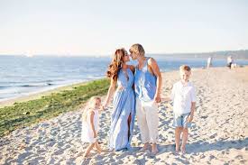 Since summer group photos are all about relaxing and a laid back vibe, wear sandals and flip flops. Summer Family Photo Shoot Beach Family Photos Summer Pictures Summer Family Photos Summer Family Summer Family Photos Beach Family Photos Family Photoshoot