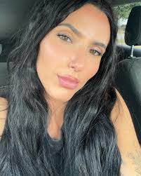 Taylor Fairchild's Instagram, Twitter & Facebook