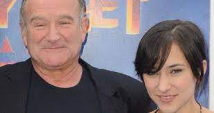 Vincitore di un tony award nel 1979 come miglior interprete per camere da letto, nel corso della sua carriera è apparso in più di 150 pellicole. Robin Williams Morto A 63 Anni Si E Impiccato In Casa Con Una Cintura Il Fatto Quotidiano