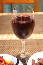 Că se face vin din apă şi din chimicale nu mai este un secret. Vin De CasÄƒ Garda CulinarÄƒ