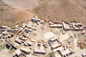 Kaboul, et pour maintenir la pression sur les talibans. Photo Aerienne D Un Petit Village Entre Kaboul Et Ghazni En Afghanistan Avec Des Composes Banque D Images Et Photos Libres De Droits Image 95254455